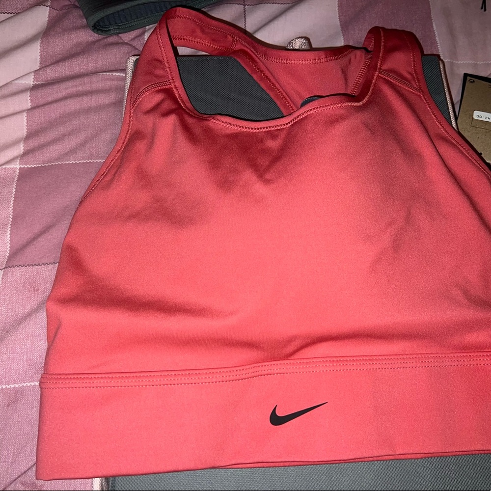 BN - Nike Swoosh Sports Bra